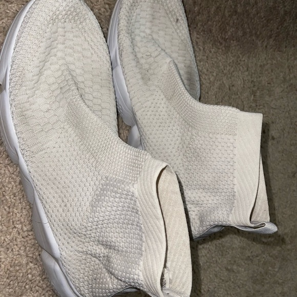 Sneakers - Picture 3 of 6